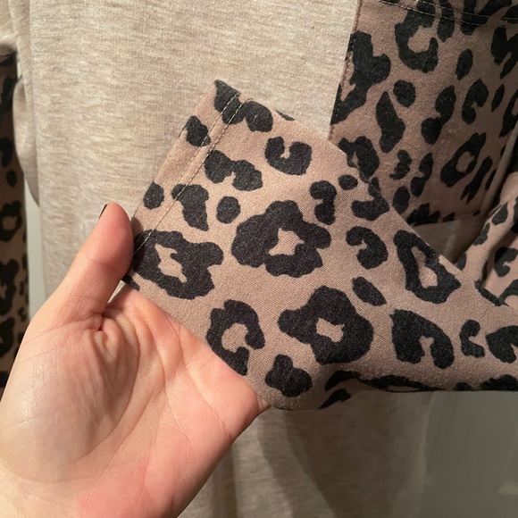 Cheetah sweatshirt - Picture 4 of 7